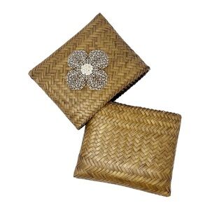 Woven Straw Cutch Bag With a Prominent Floral Embellishment.